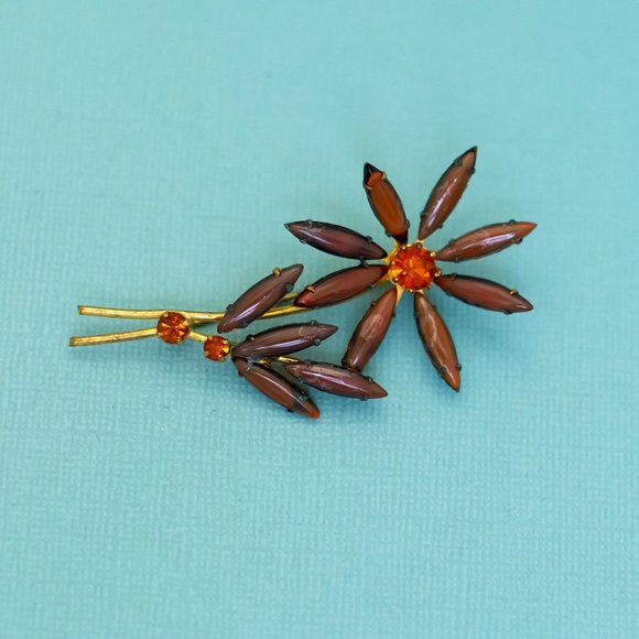 Vintage Red Rhinestones Sharp Oval Petals Flower Brooch by Austria - E39 - Picture 1 of 2